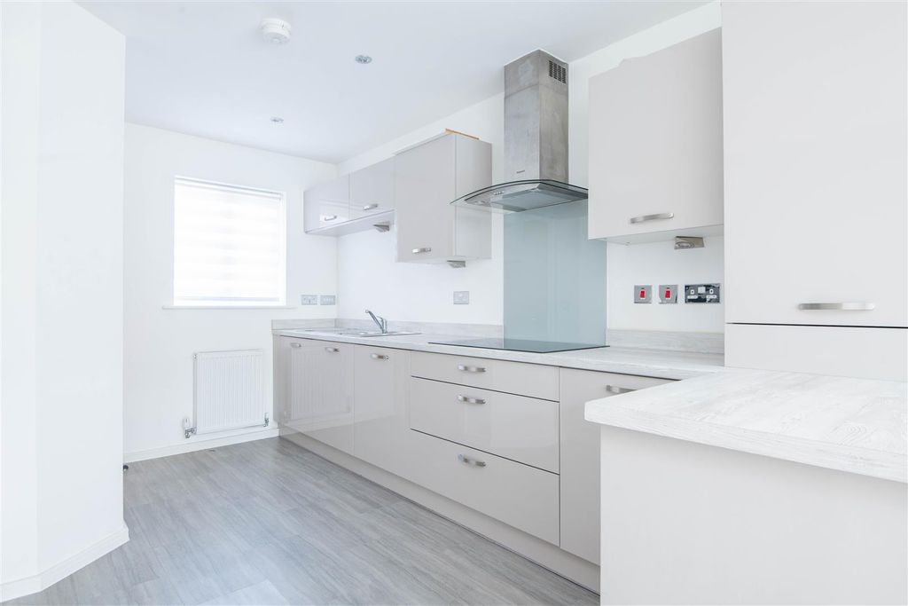 Property photo 2 of 18 Kitchen