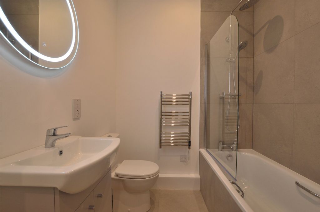 Property photo 1 of 8 Bathroom
