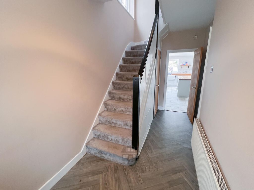 Property photo 2 of 18 Hallway