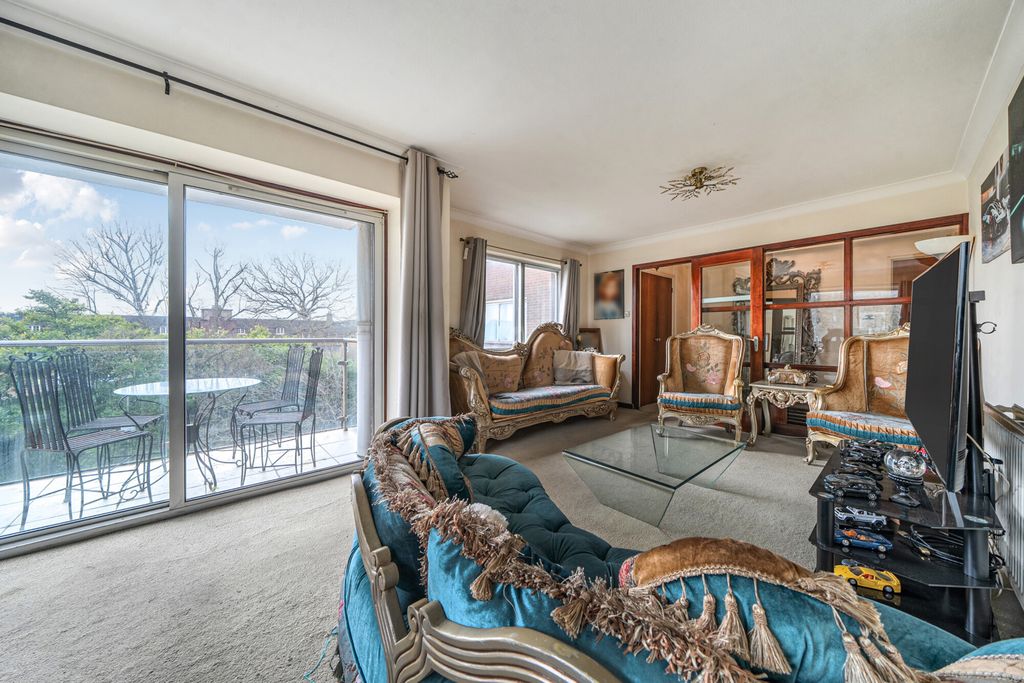 Property photo 2 of 17 1405845-12-699598...