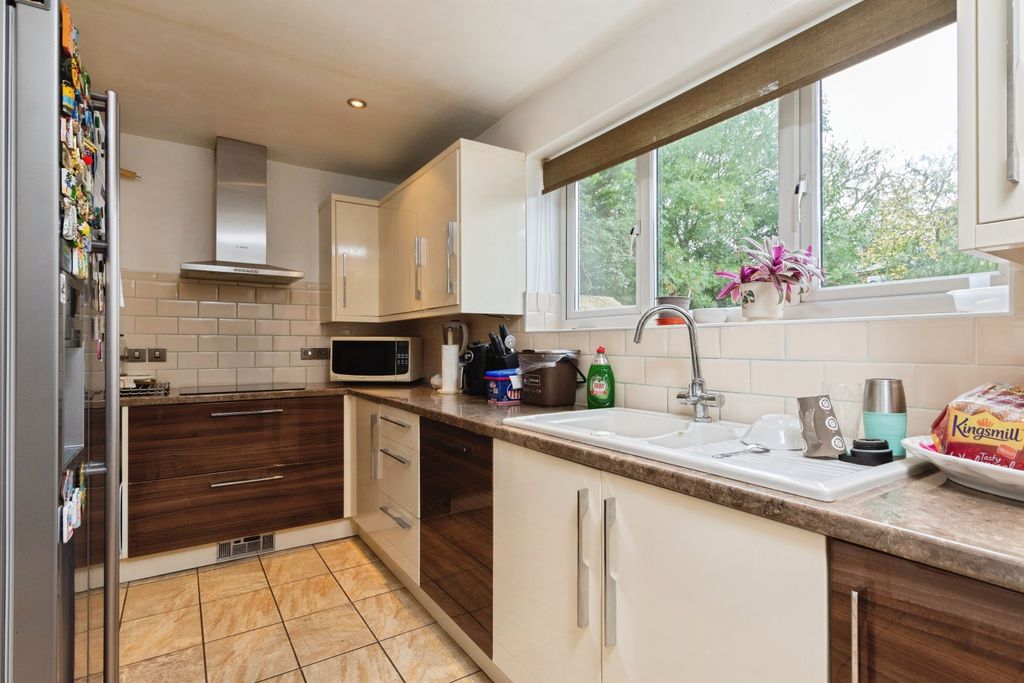 Property photo 2 of 14 Kitchen