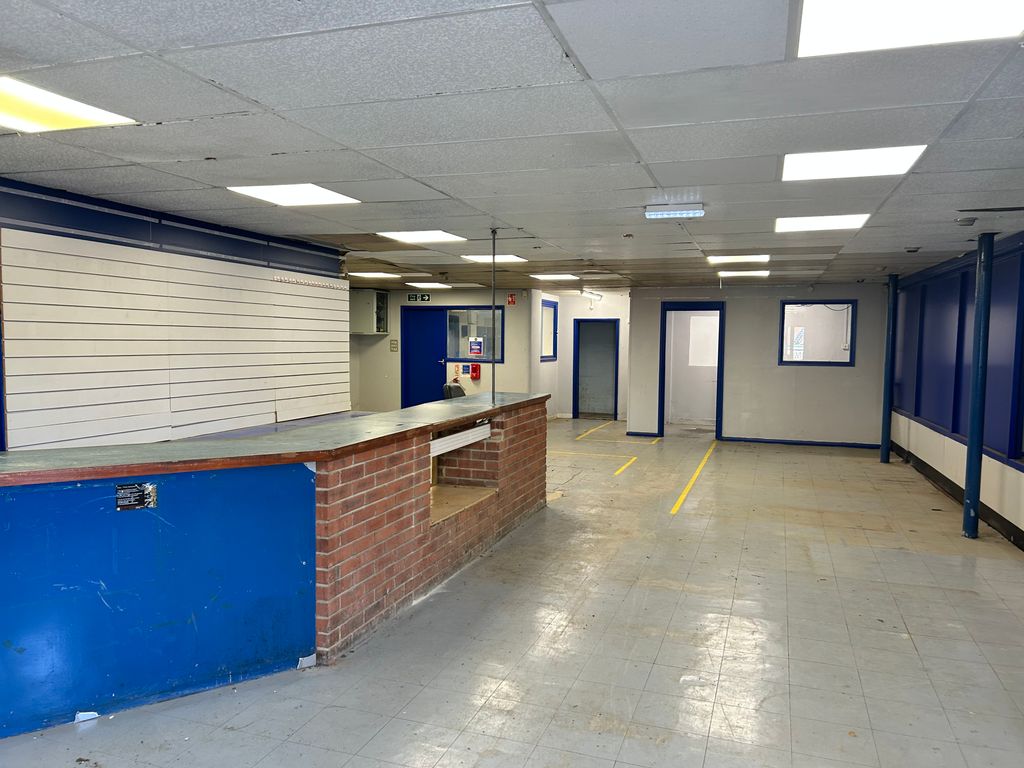 Property photo 3 of 7 Front Shop