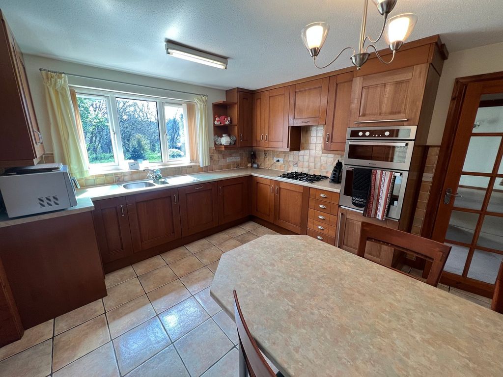 Property photo 3 of 34
