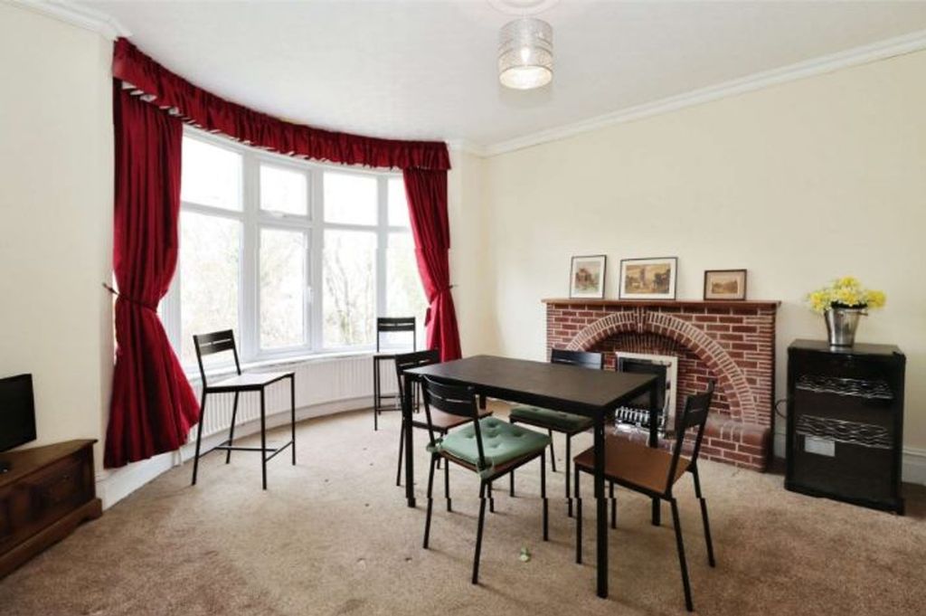 Property photo 2 of 9 A Beautifully Bright And Spacious Living Room Feat...