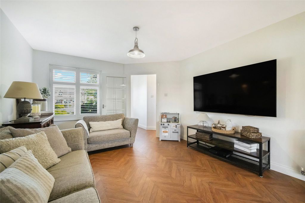 Property photo 2 of 18 Picture No. 24