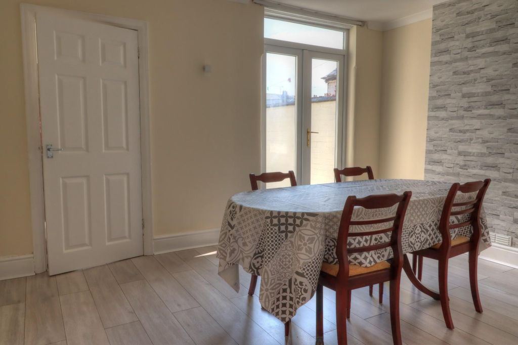 Property photo 3 of 11 Dining Room