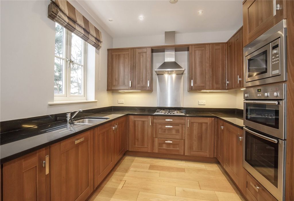 Property photo 2 of 14 Picture No. 12