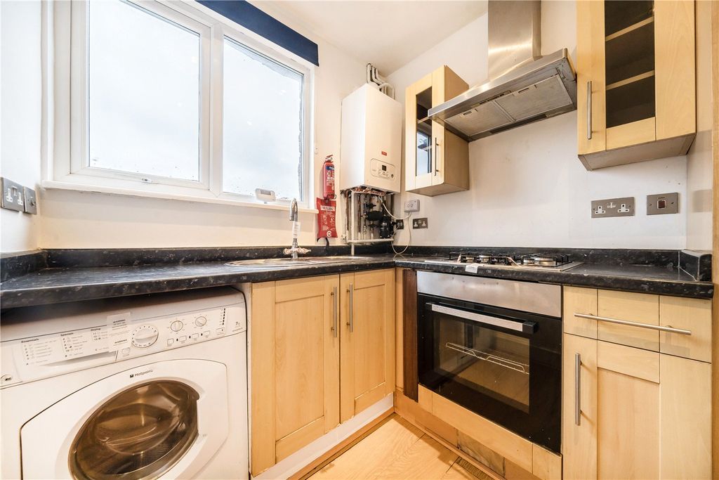 Property photo 3 of 8 Picture No. 12