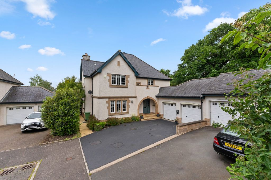 Property photo 2 of 42