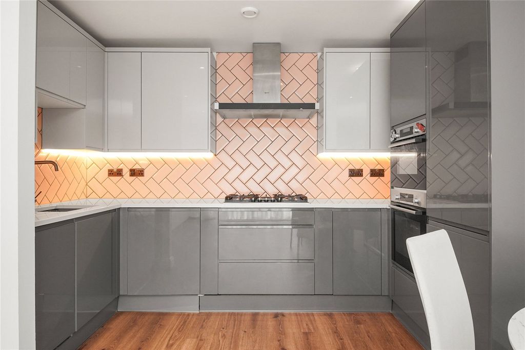 Property photo 1 of 26 Picture No. 14