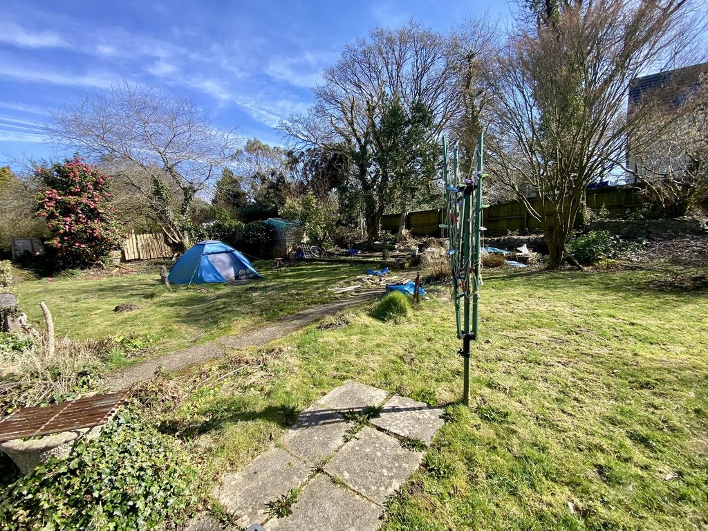 Property photo 2 of 8 Garden