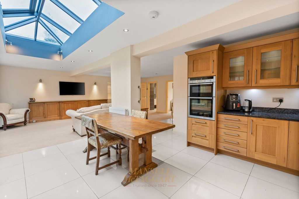 Property photo 3 of 37