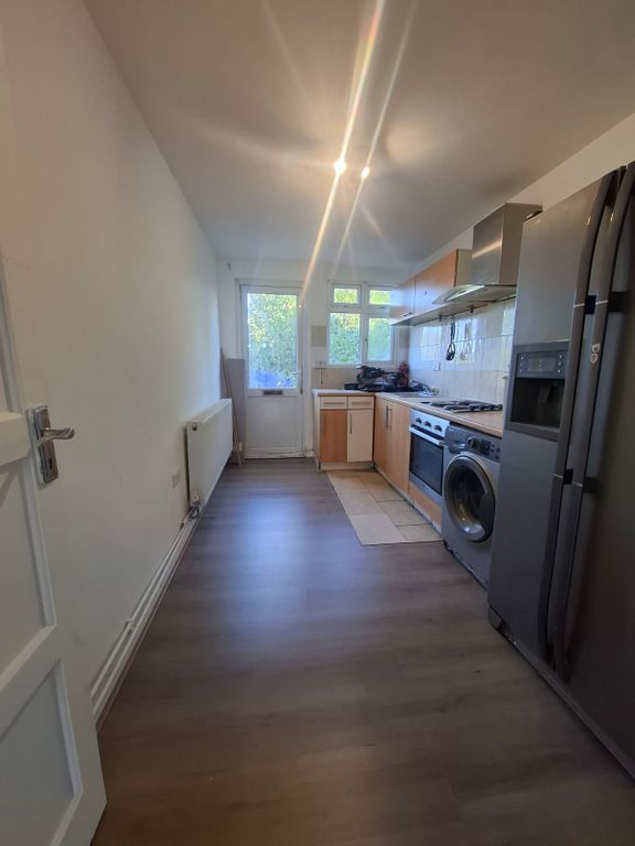 Property photo 2 of 4 Kitchen