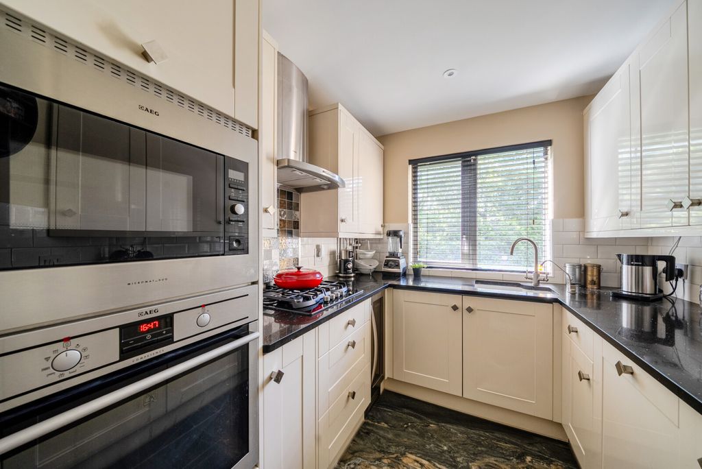 Property photo 3 of 19 5-6A468Fc9E919d-1...