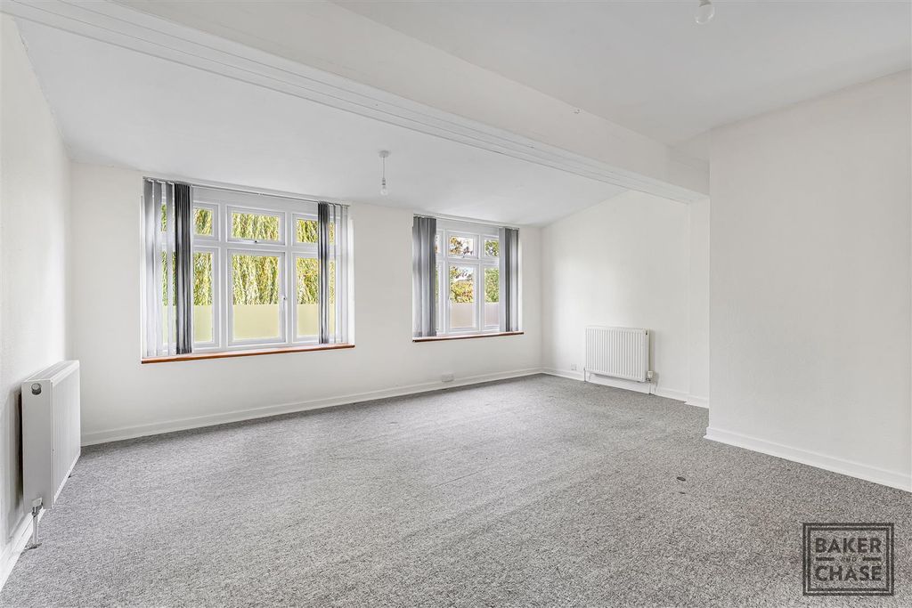 Property photo 1 of 16 Lounge