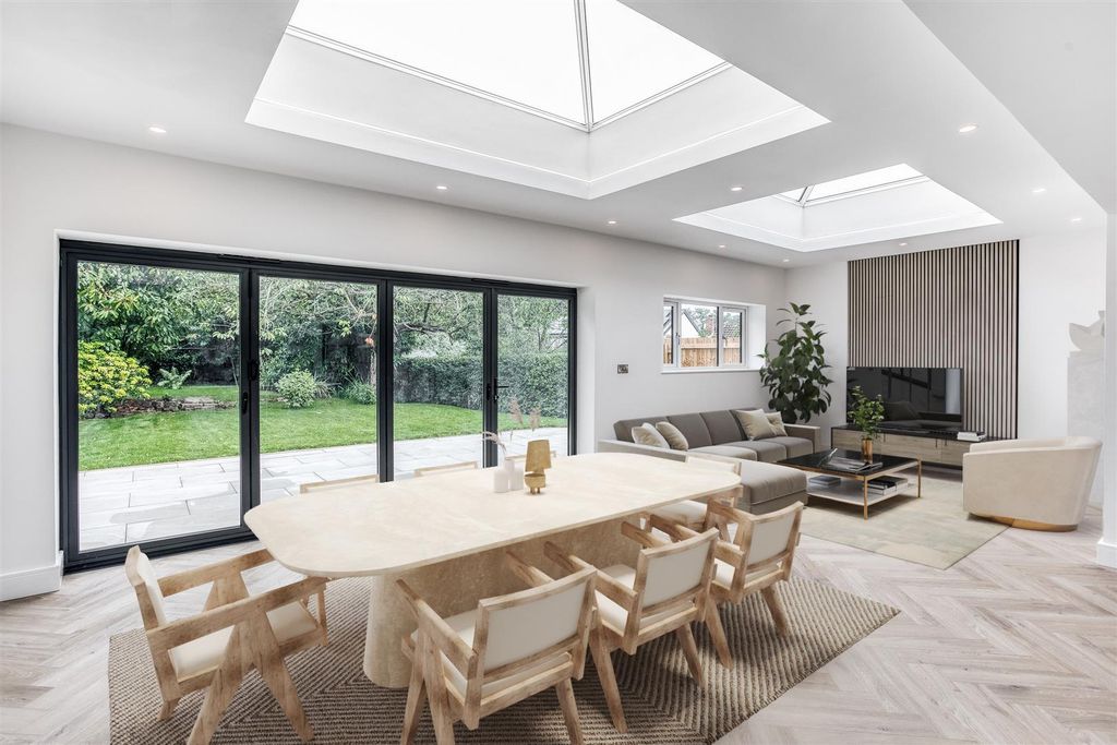 Property photo 3 of 23