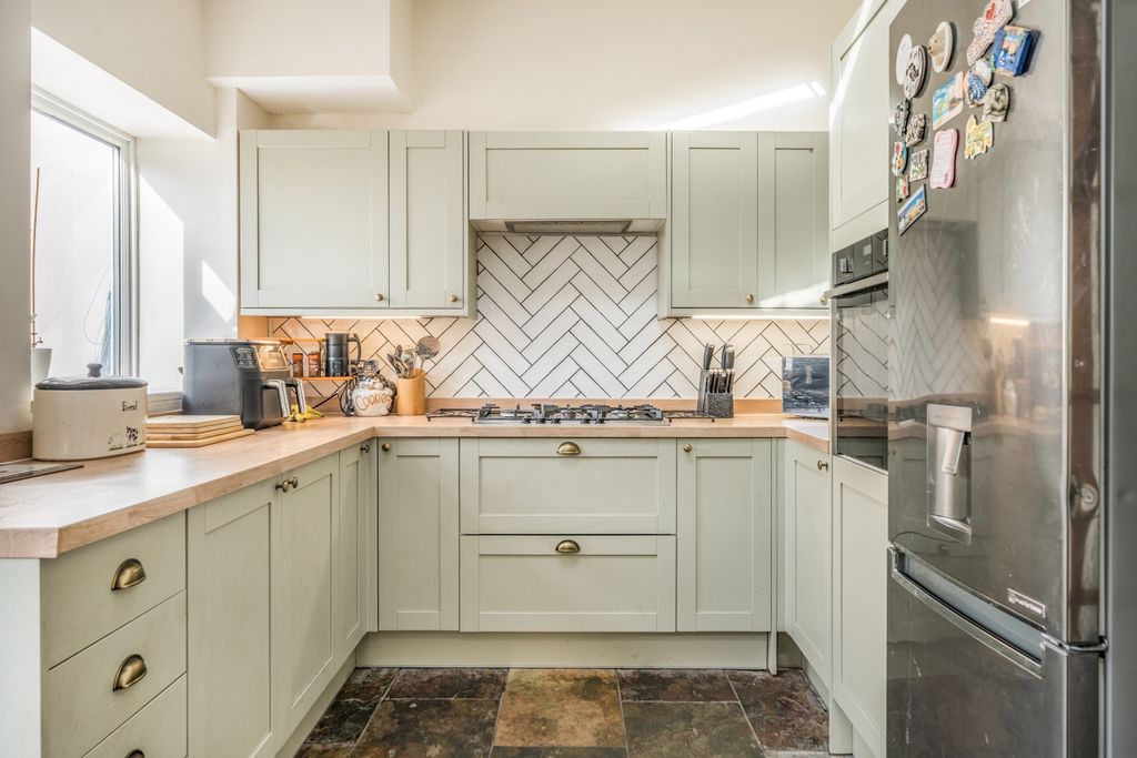 Property photo 1 of 16 1356098-12-68Dba5B2Af3Da