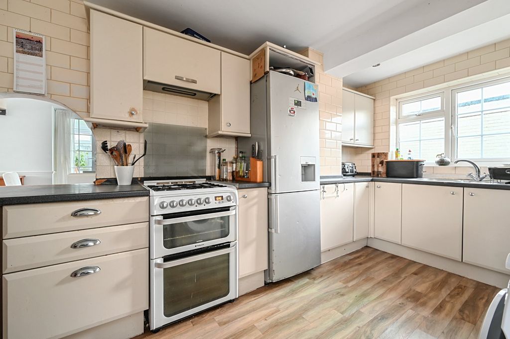 Property photo 2 of 24 Kitchen