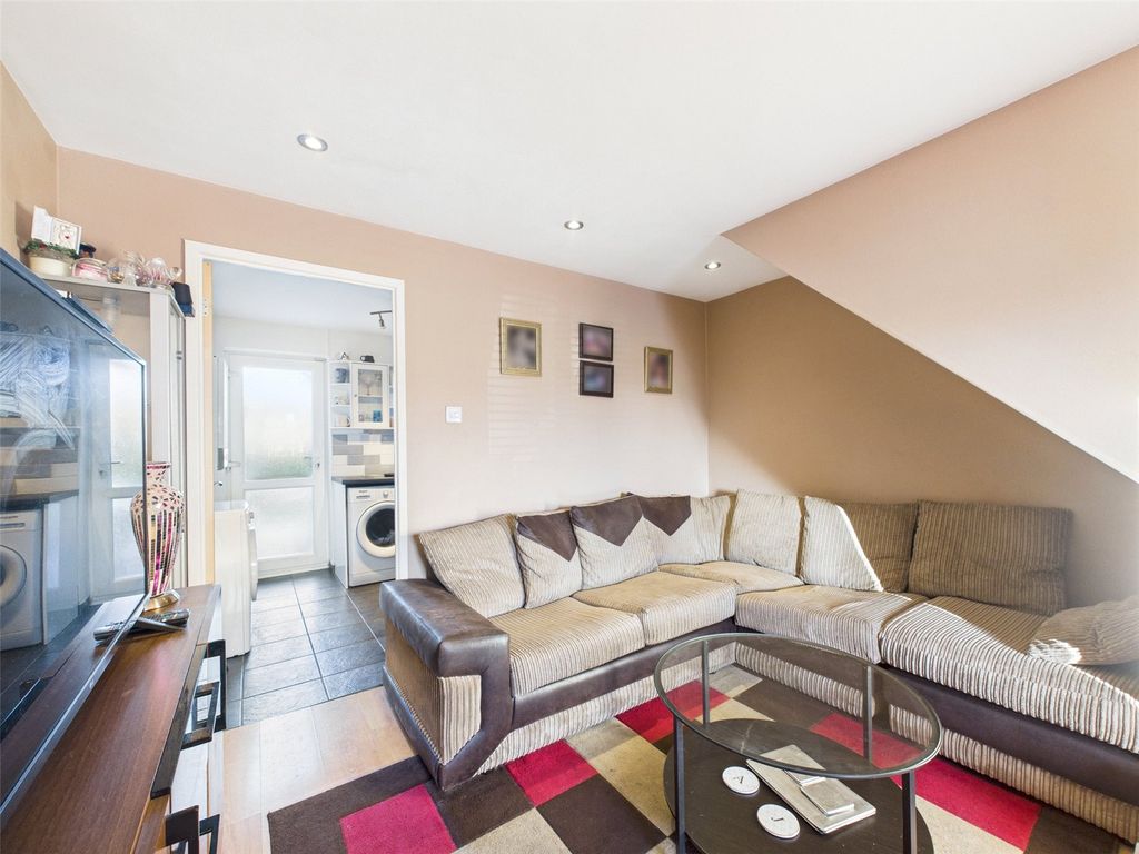 Property photo 3 of 16 Picture No. 12