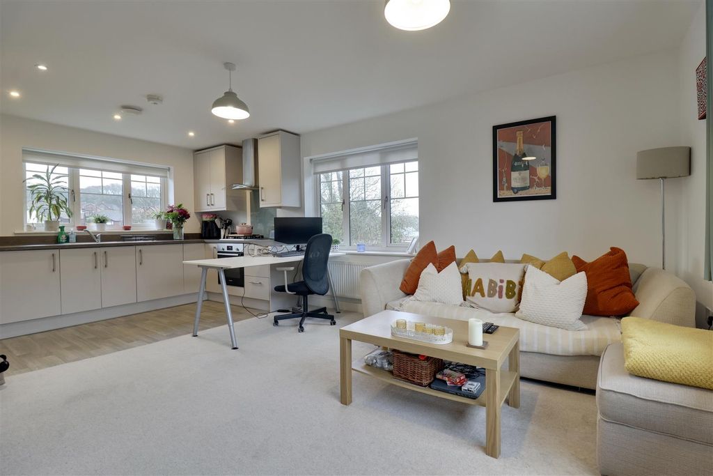 Property photo 2 of 18 Bceb4645-319C-4Abd-B3Bb-6CE0281Bcf14_1_201_A.Jpeg