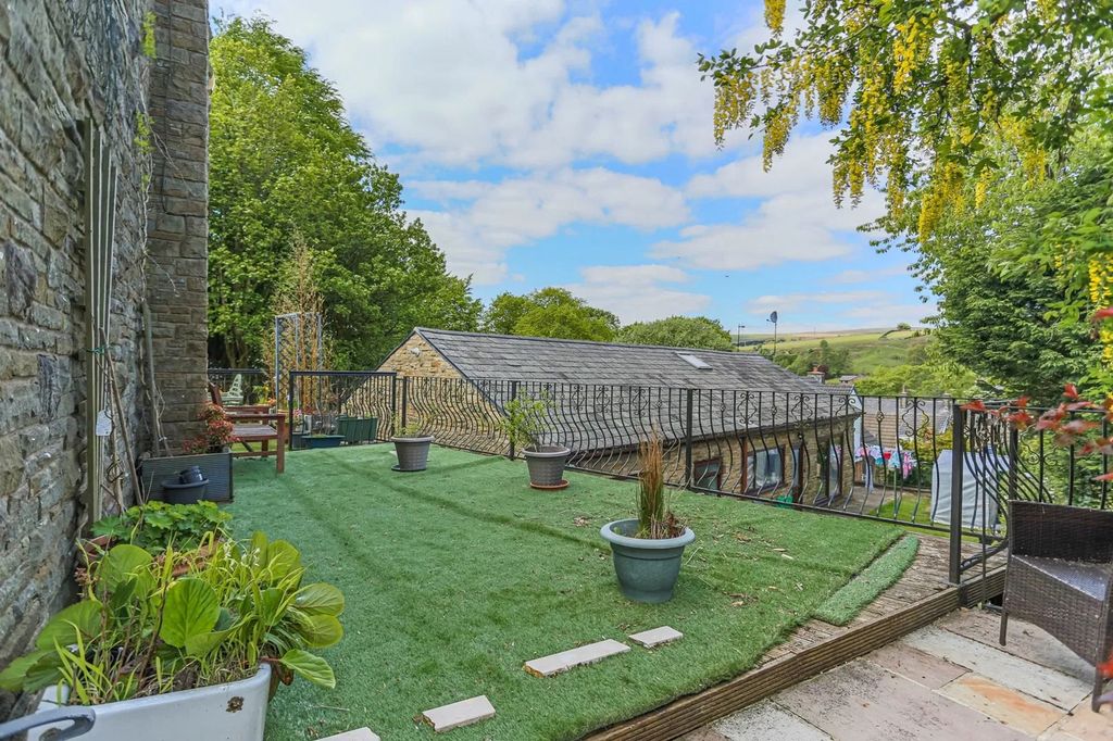 Property photo 3 of 32