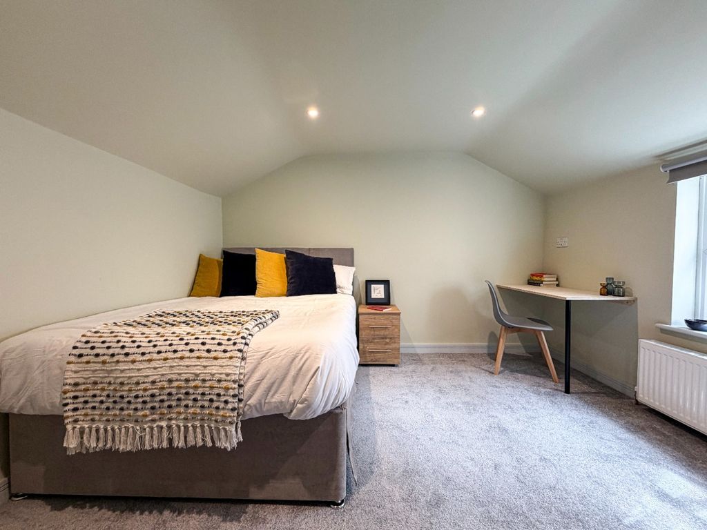 Property photo 1 of 9 5251640