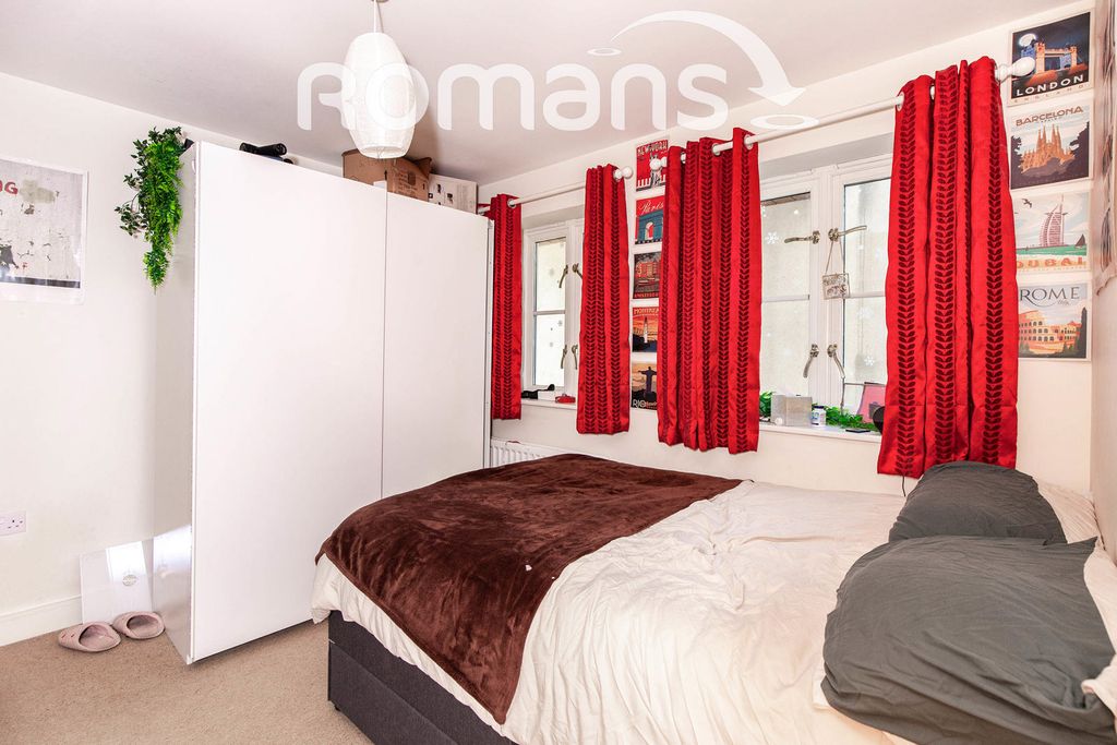 Property photo 3 of 11 Photo
