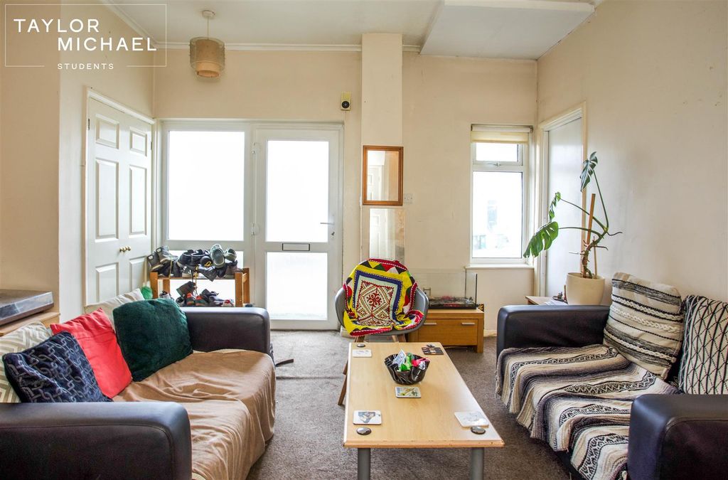 Property photo 1 of 15 Living Room