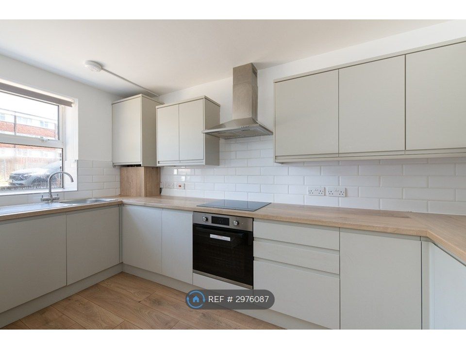 Property photo 2 of 25