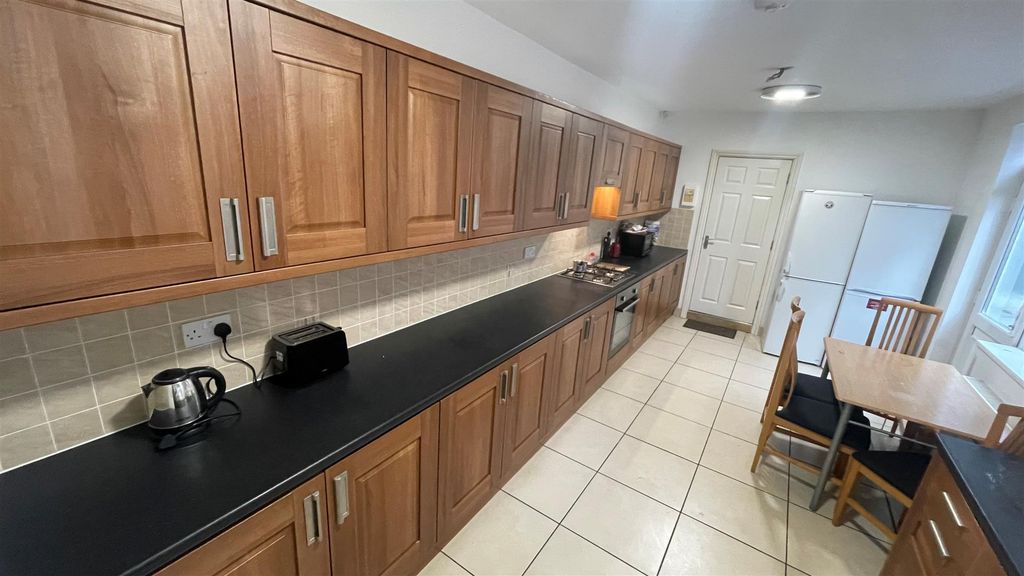 Property photo 2 of 7 41 Heathcote Street Kitchen.1.2.Jpg
