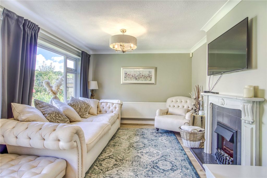 Property photo 2 of 17 Lounge