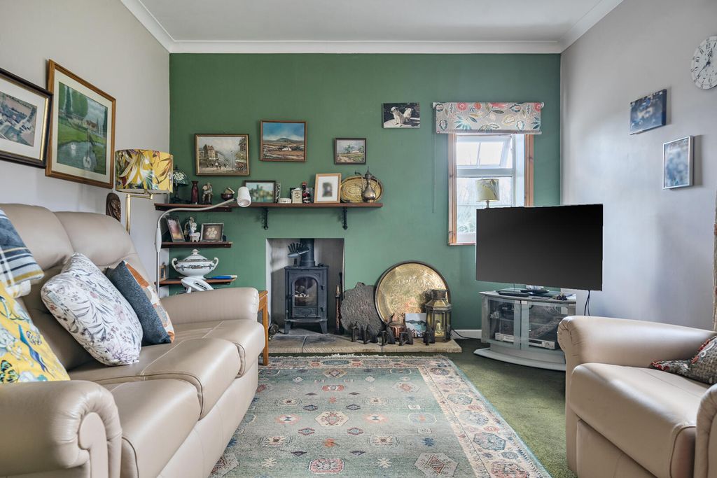 Property photo 3 of 17 Living Room