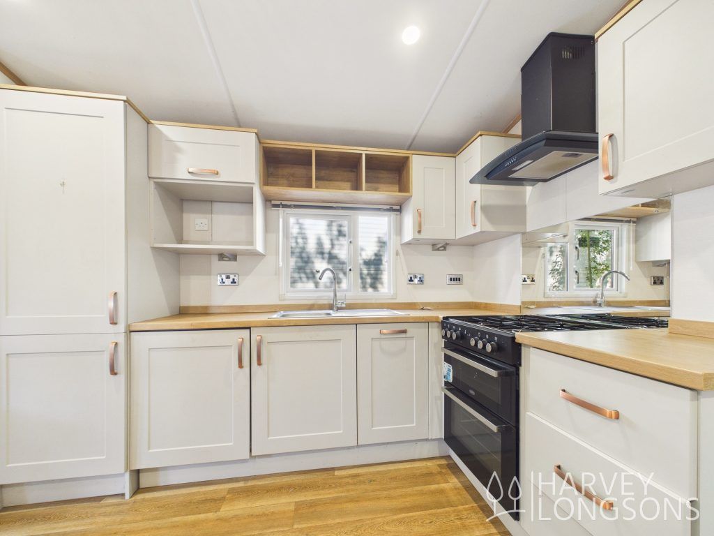 Property photo 3 of 17 Sunseeker Spirit Beauport Holiday Park Kitchen