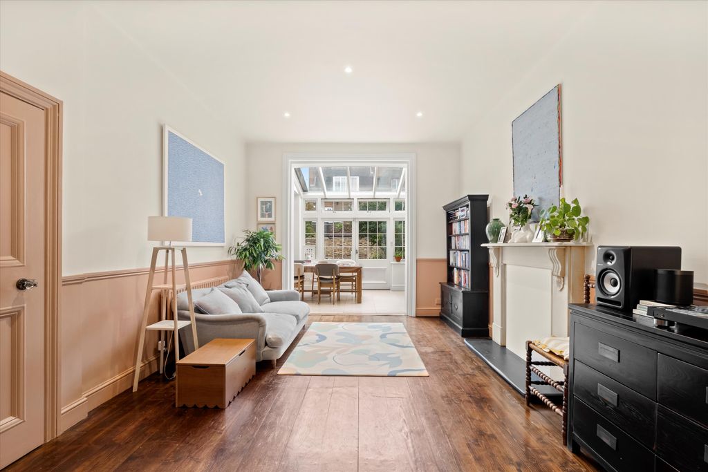 Property photo 2 of 16 Image