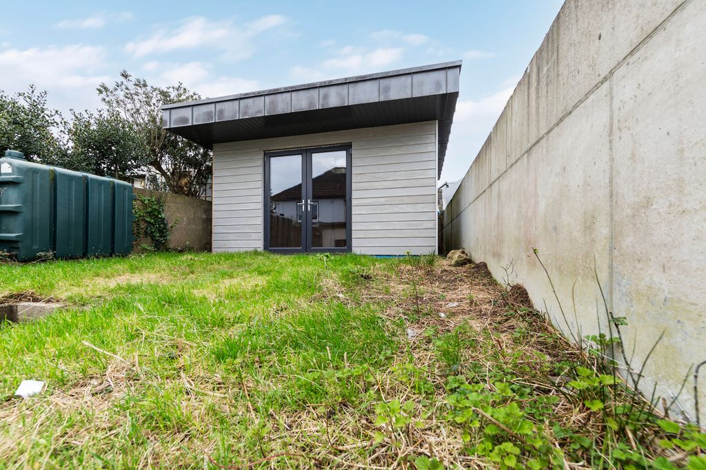 Property photo 2 of 26