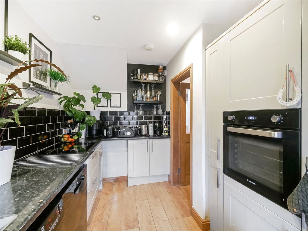 Property photo 3 of 21 Picture No. 12