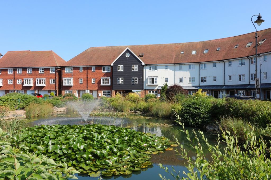 Property photo 2 of 19 4165712