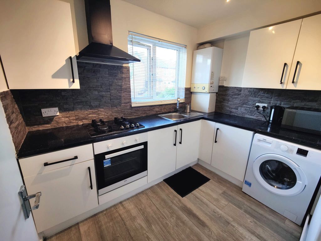 Property photo 2 of 6 Kitchen