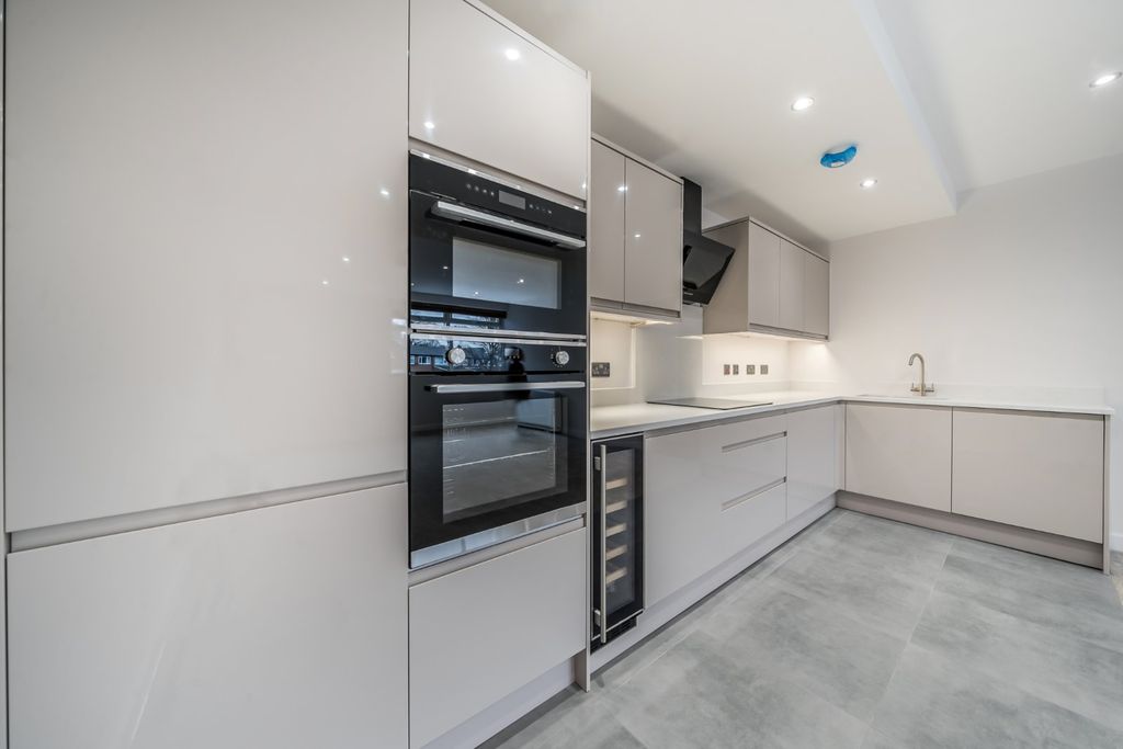 Property photo 2 of 11 Picture No. 05