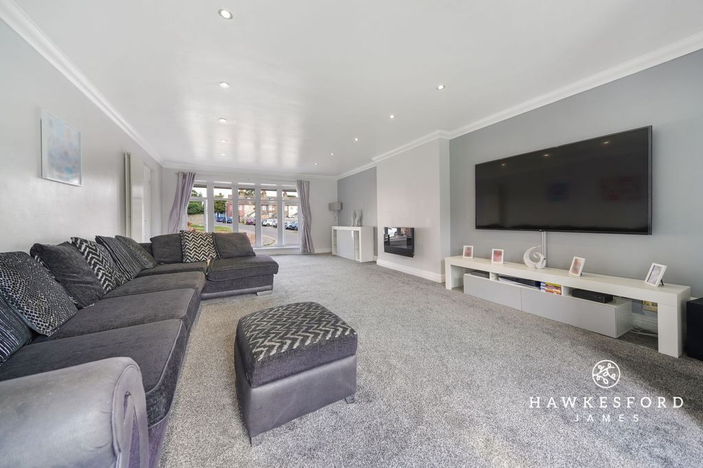 Property photo 2 of 25 Hall Close, Sittingbourne - Lounge