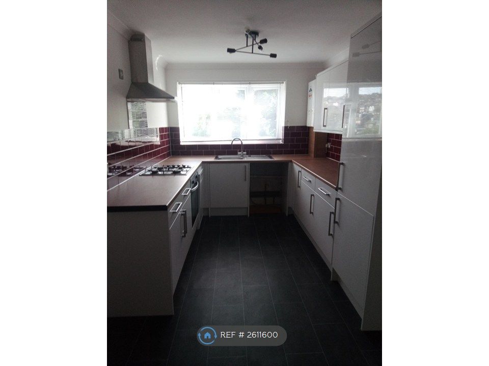 Property photo 1 of 6 Kitchen