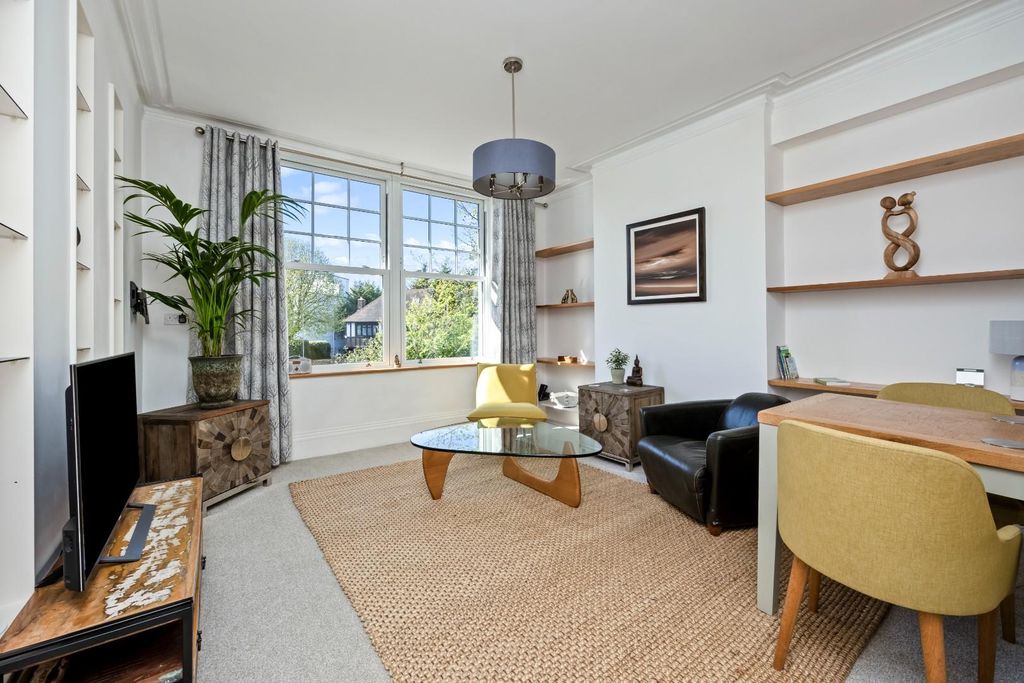 Property photo 2 of 13 Wilbury Villas_38_Flat 4-007.Jpg