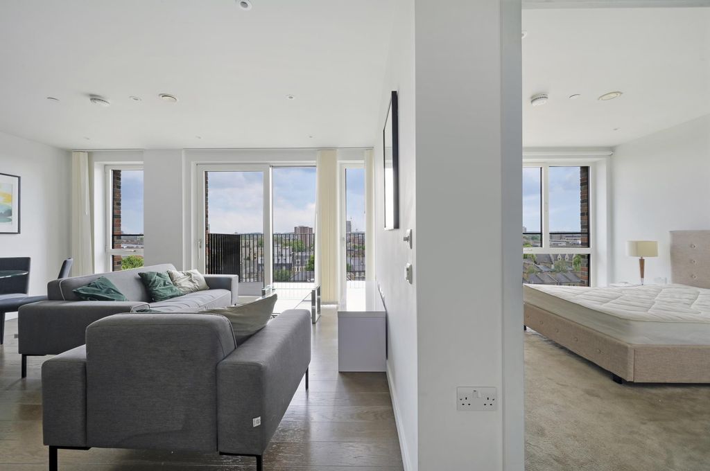 Property photo 1 of 9