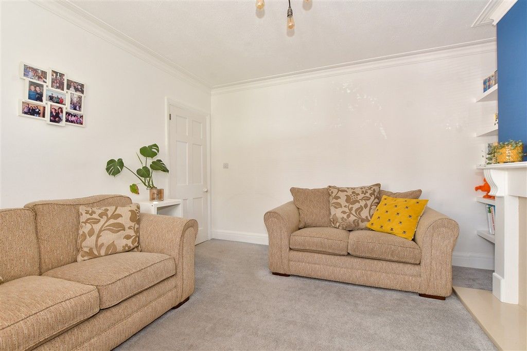 Property photo 3 of 14 Lounge