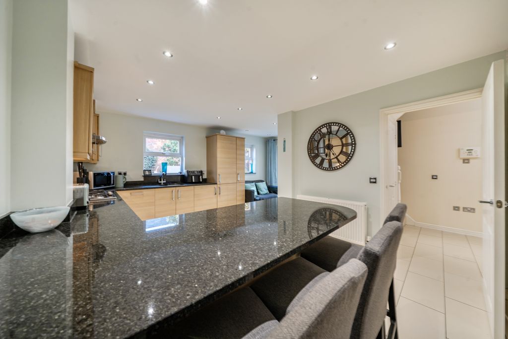 Property photo 3 of 18 15266909