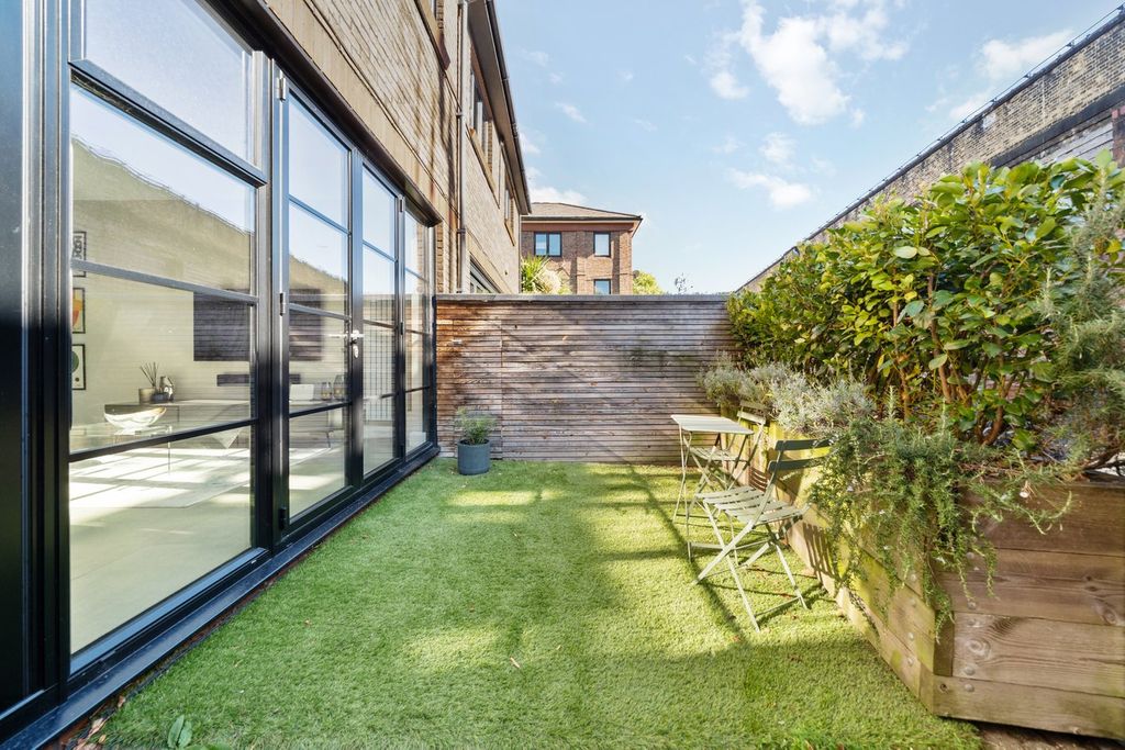 Property photo 3 of 12