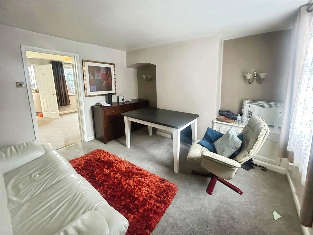 Property photo 3 of 13 Lounge