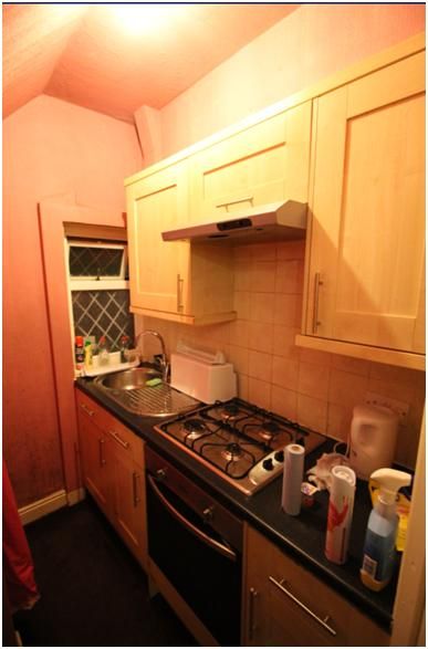 Property photo 3 of 6 Kitchen