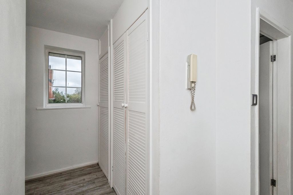 Property photo 2 of 16 Pbox-Img.Jpg