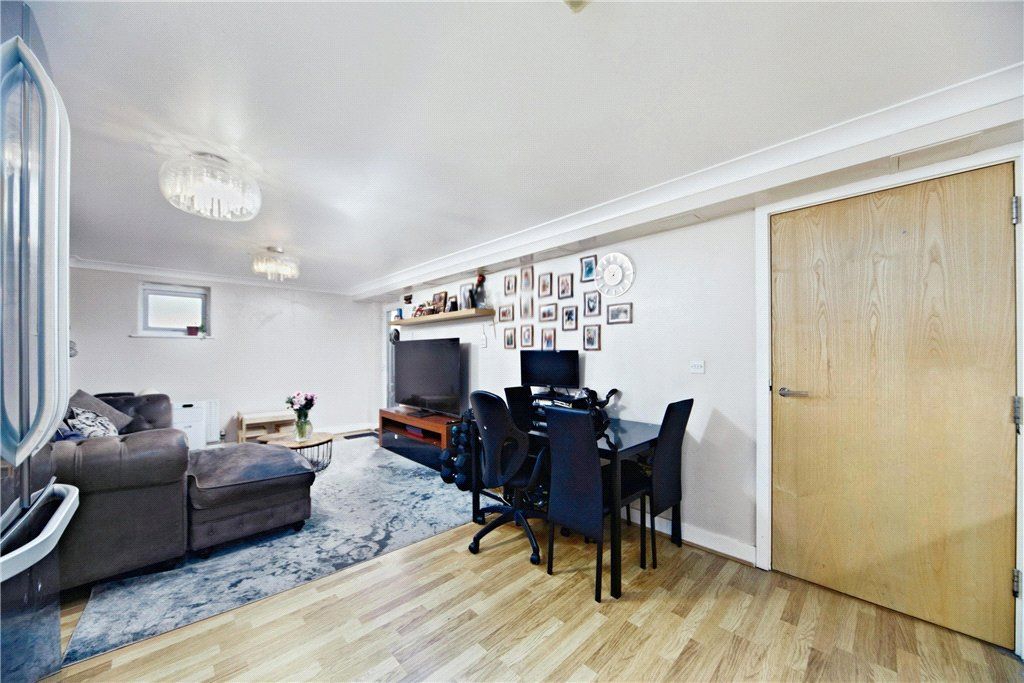 Property photo 2 of 18 Picture No. 23